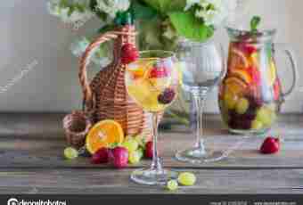 Sangria with champagne and strawberry