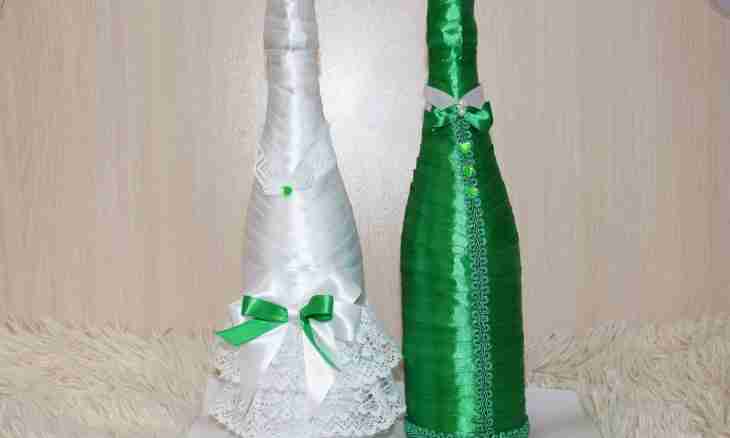 How to decorate wedding champagne