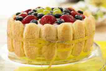 How to decorate cake with fruit in house conditions