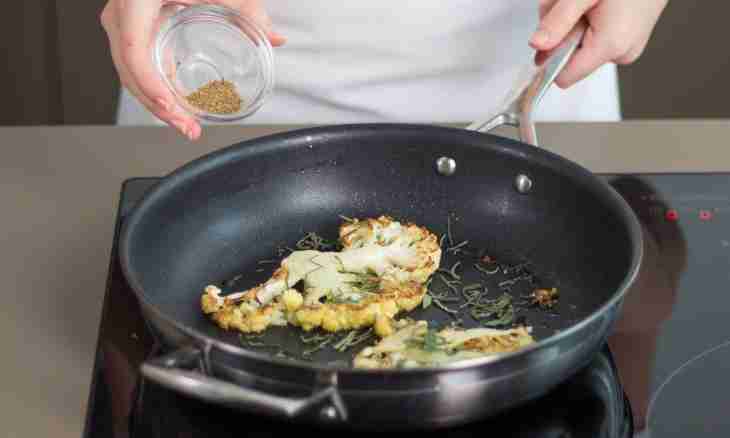 How to fry onions in a frying pan