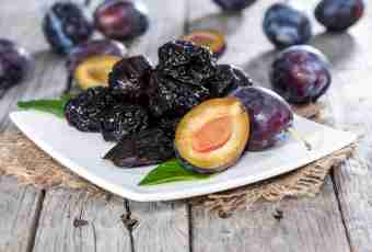 What grade of plums is used for preparation of prunes