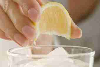 How to squeeze out juice from a lemon