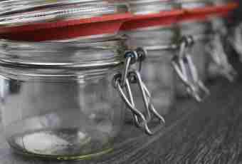 How to sterilize the jars with preparations in a pan with water