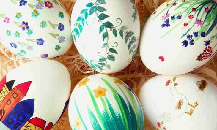 What to paint eggs by Easter with