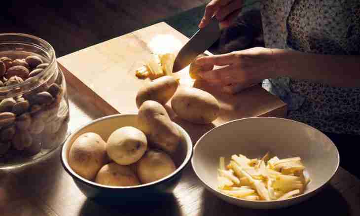 Why potatoes darken in preparation time