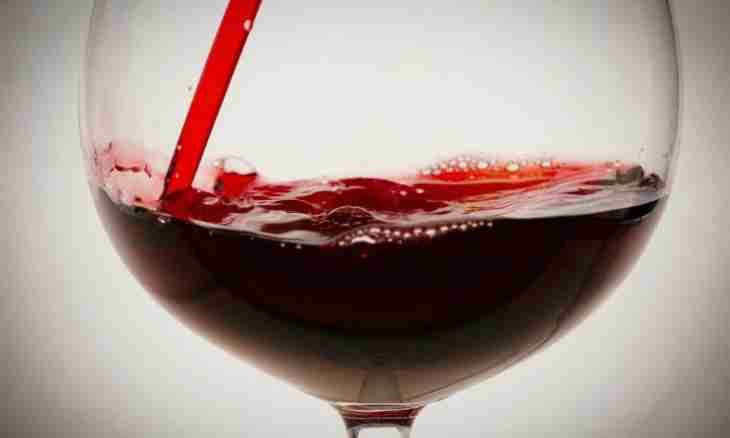 What color of red wine is considered noble