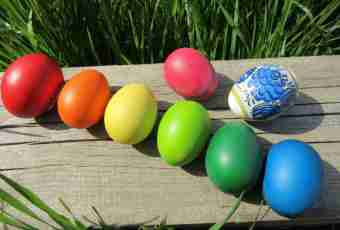 How to paint eggs for Easter beet juice