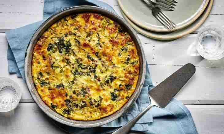 Egg casserole with ham and vegetables