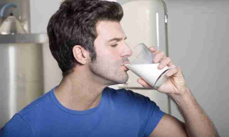 When it is more useful to drink kefir: in the morning or for the night