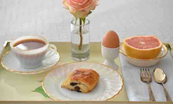 How to make a breakfast romantic