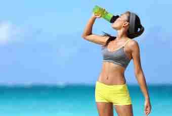 As it is correct to drink water during the day to lose weight