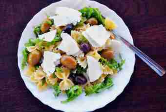 Dietary arugula and chicken salad