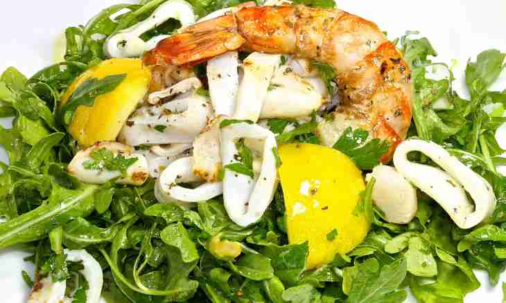 Dietary arugula and tiger shrimps salad