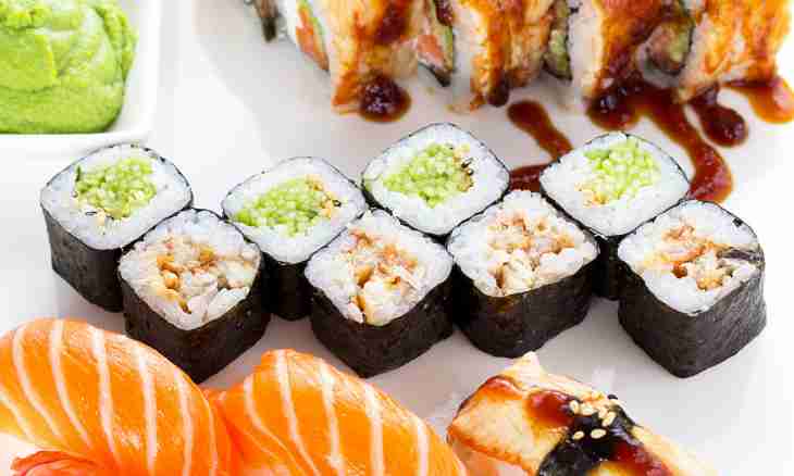 Rolls and sushi: in what advantage?