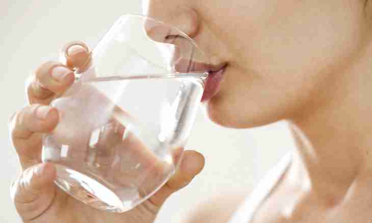 Why to drink water or 6 facts in favor of a clear water