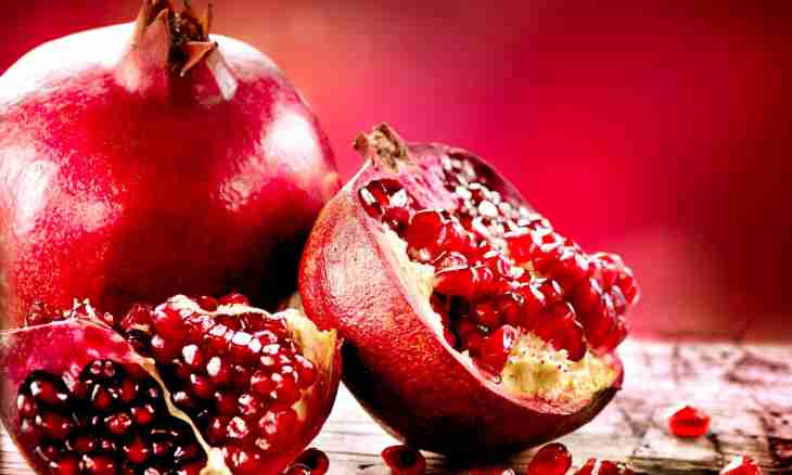 Why it is necessary to eat pomegranate