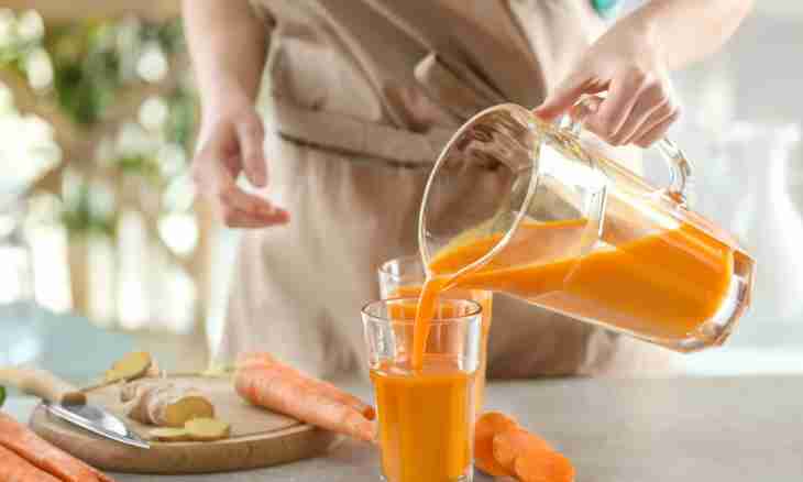 In what advantage of carrot juice and as it is correct to prepare it