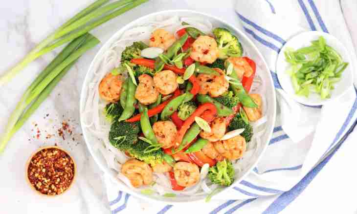 How to make tasty dietary shrimps salad