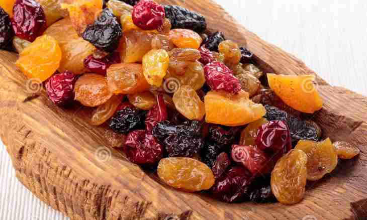 How to make roll from dried fruits and berries