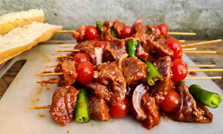 How to prepare a low-calorie shish kebab from a turkey