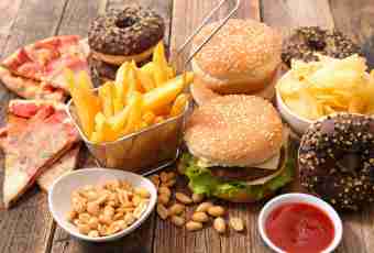 How to go to cafe of fast food without harm for health and a figure