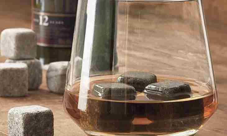 Why stones for whisky are necessary