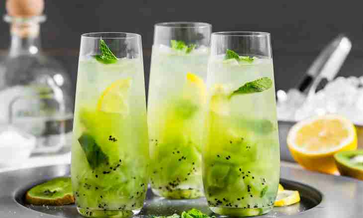 Cocktail with sourness: lime
