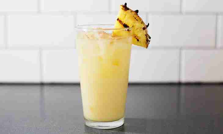 How to make cocktail with pineapple juice