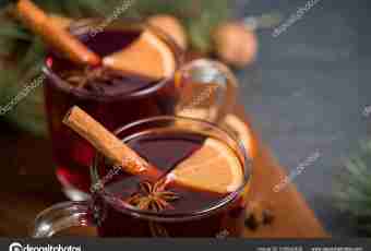 Mulled wine with a carnation and natural honey
