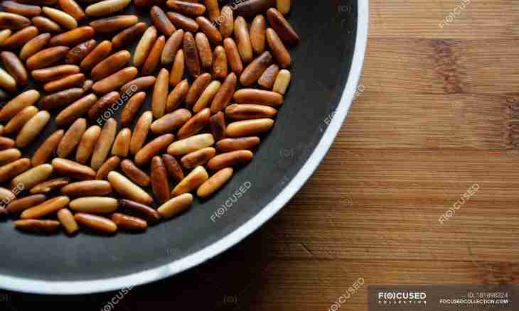 How to draw moonshine on pine nuts