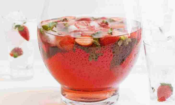 Sangria with strawberry