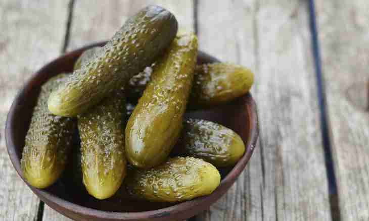 Fresh-salted cucumbers without brine