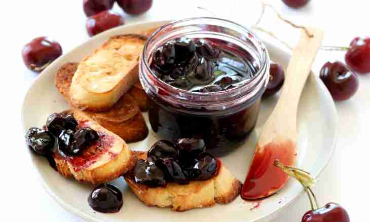How to cook cherry compote