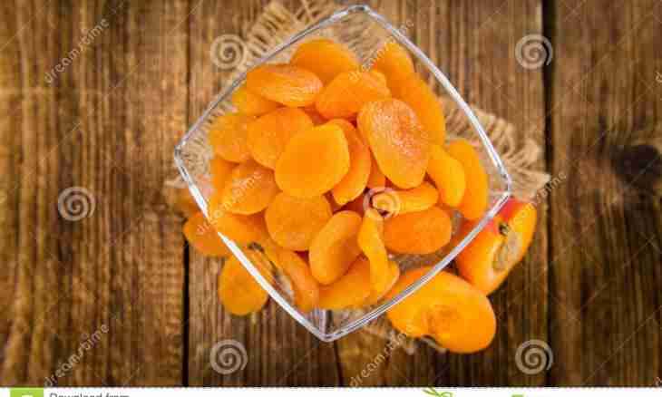 How to dry up house apricots