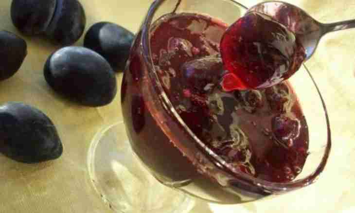 Sweet dessert: plums in wine syrup