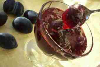 Sweet dessert: plums in wine syrup