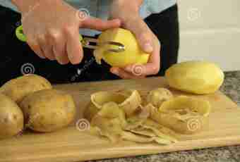 How to bake potato in a peel