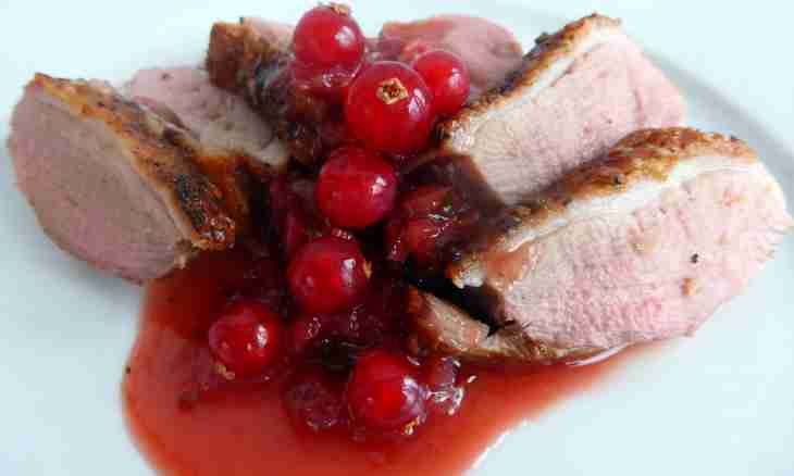Sauce to meat from blackcurrant
