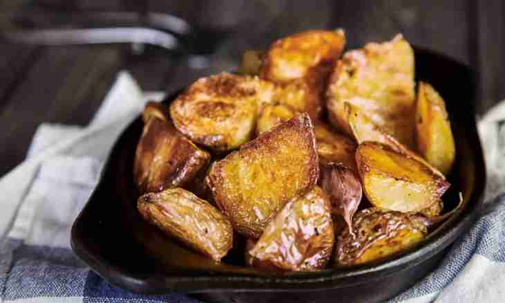 How tasty to bake potatoes in an oven