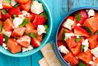 How to make strawberry alcohol salad