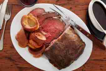 How to cook rolls from roast beef with pears in red wine