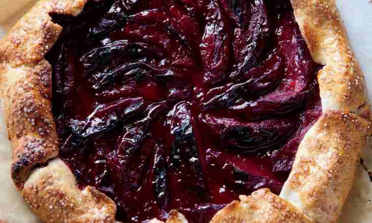 How to make tart with plums