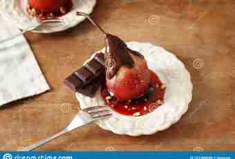 Pear in red wine sauce