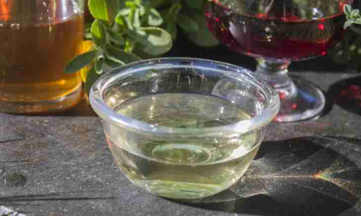 How to make wine vinegar of the begun to ferment wine