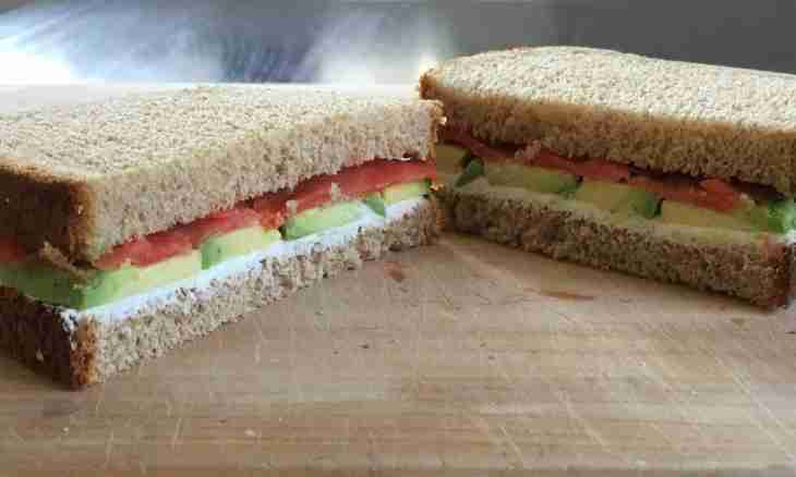 How to make unusual sandwich with sprats