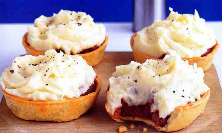 Baked potatoes and onions pies