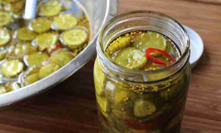 How to roll up cucumbers in one-liter jars
