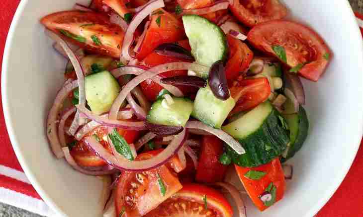 How to make cucumbers tomatoes salad