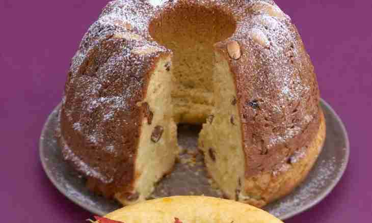 How to prepare an Easter cake with raisin