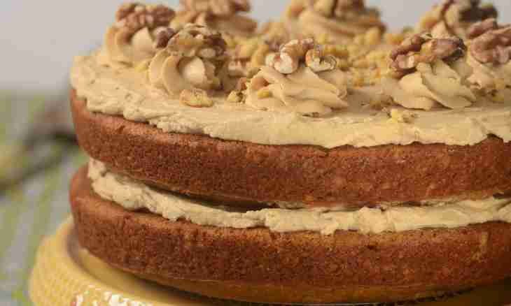 How to make cakes with banana, brandy and walnut?
